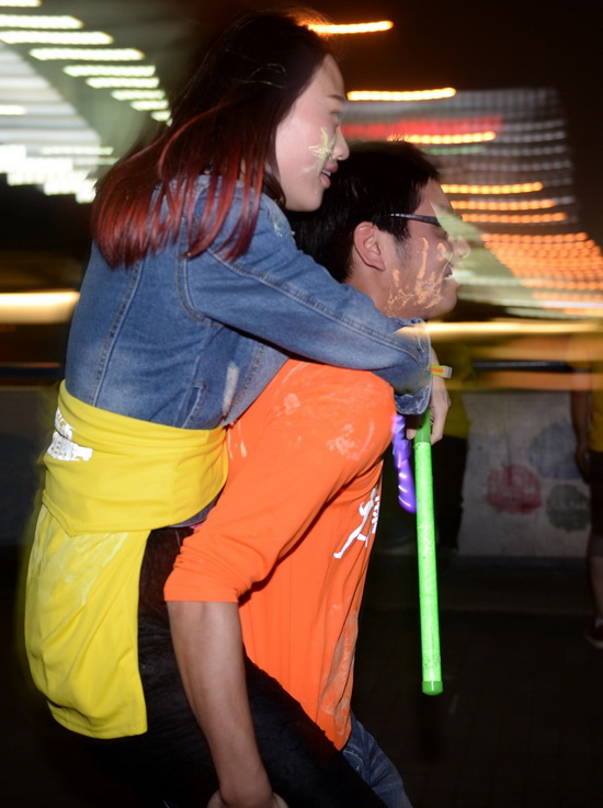 背着一起跑的融创业主