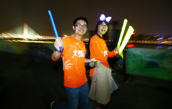 快乐的一对融创业主