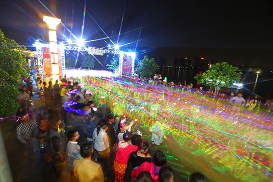 融创上海荧光夜跑